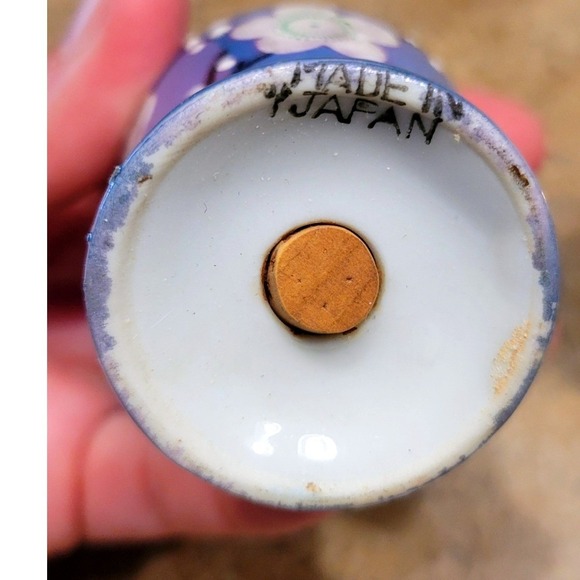 Vintage Hand Painted Ceramic Salt Pepper Shakers Made in Japan Floral Design - Picture 6 of 8